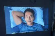 卧室使用投影仪视频的正确方法是什么？