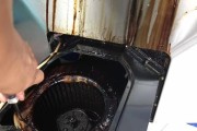 拆卸清洗不锈钢油烟机，让厨房空气更清新（轻松拆卸清洗不锈钢油烟机）
