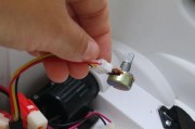 电瓶车后尾灯不亮怎么修？
