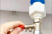 热水器顶住吊顶的拆卸方法是什么？