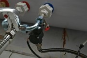 热水器水桶漏水维修步骤是什么？