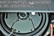 q5备胎低音炮拆卸方法是什么？