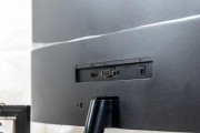 电脑显示器跳屏问题解决方案（如何处理电脑显示器跳屏现象）