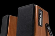 球场上使用的低音炮型号是什么？