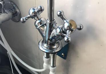 净水器出水口有孔怎么办（解决净水器出水口孔洞的方法及注意事项）