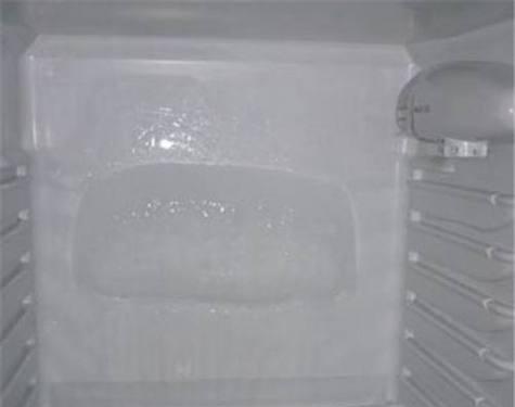 冰箱保鲜室漏水怎么办（解决冰箱保鲜室漏水问题的实用方法）