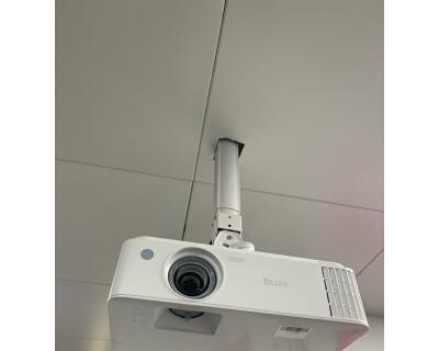 明基投影仪出现黑条解决方法（迅速解决明基投影仪出现黑条的小窍门）