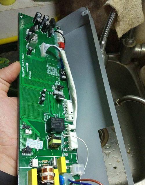 万和热水器E16故障及解决办法（解读万和热水器E16故障）