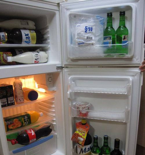 冰箱插座为什么不会断电？安全使用和维护要点是什么？