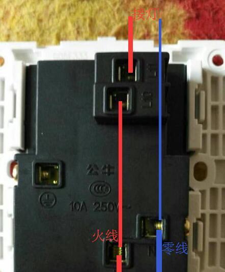 小型插座充电器的接线步骤是什么？操作复杂吗？
