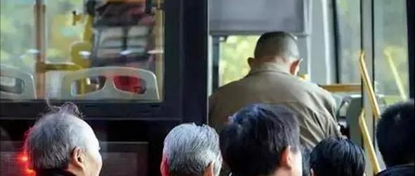 乱拉他人充电器的行为称为什么？这种行为有何不妥？
