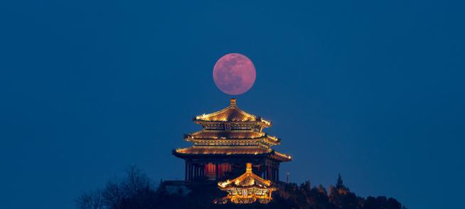 如何用佳能相机拍摄月亮升起？技巧和设置是什么？