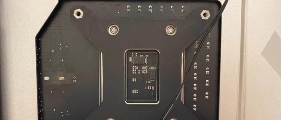主板大孔底座风扇拆卸方法是什么？