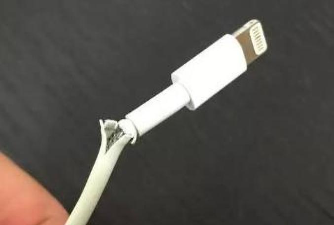 电脑充电器上的胶布如何清理？清理胶布有哪些安全方法？