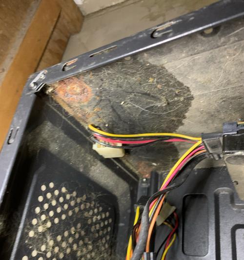 如何正确使用主板夹夹持毛发？