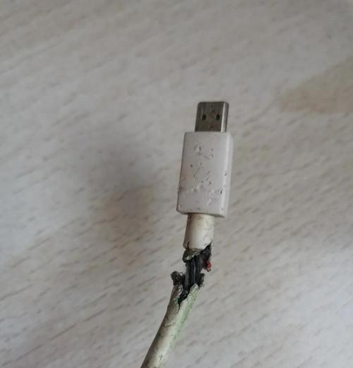 如何用胶带稳定粘贴数据线？