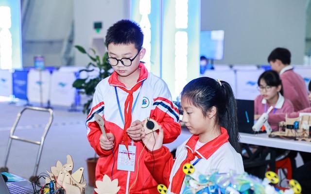 国际机器人大赛中有哪些机器人参赛？它们的特点是什么？