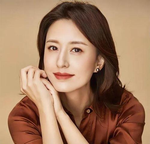 女大电视主播都有谁？她们的特色和风格是什么？