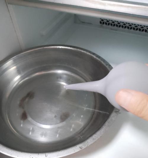 冰柜两边流水的原因与解决方法（探究冰柜两边流水现象的成因以及有效解决办法）