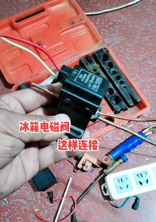 冰柜管子漏水怎么处理（快速解决冰柜管子漏水问题，避免损失）