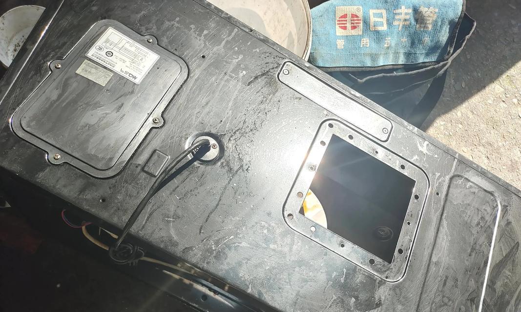 如何正确清洗名利油烟机（掌握清洗技巧，让油烟机持久如新）