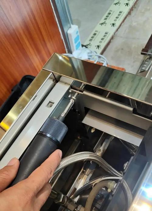 解决咖啡机咖啡通道堵塞的方法（轻松应对咖啡机堵塞问题）