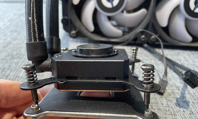 有线水冷散热器怎么拆？拆卸流程和注意事项是什么？