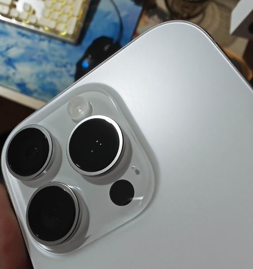 后置摄像头白圈是什么？如何解决摄像头白圈问题？